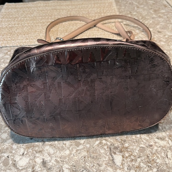 Micheal Kors silver shoulder bag - Picture 6 of 8